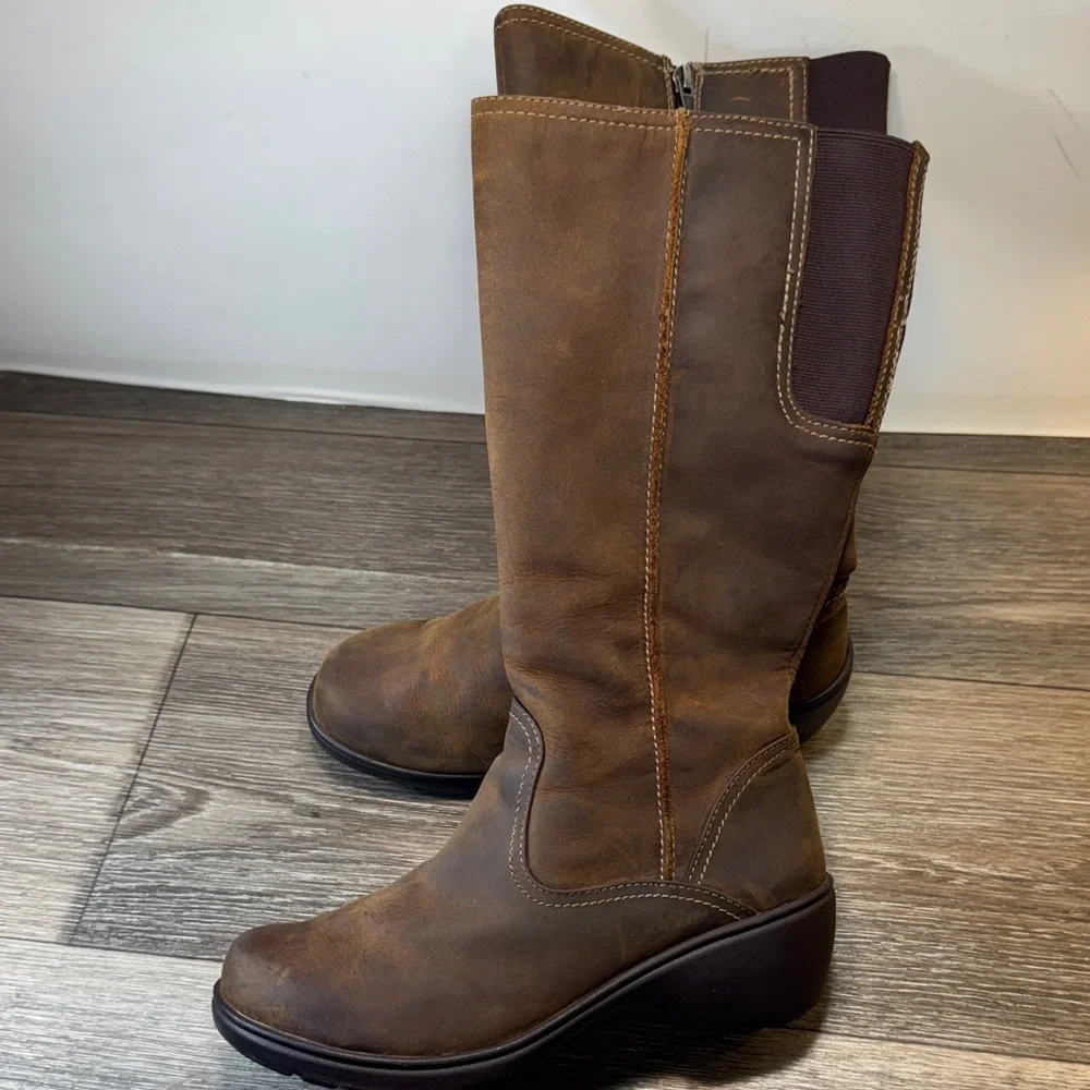 L.L. Bean Brown leather padded Boots woman’s size 8 (j77)